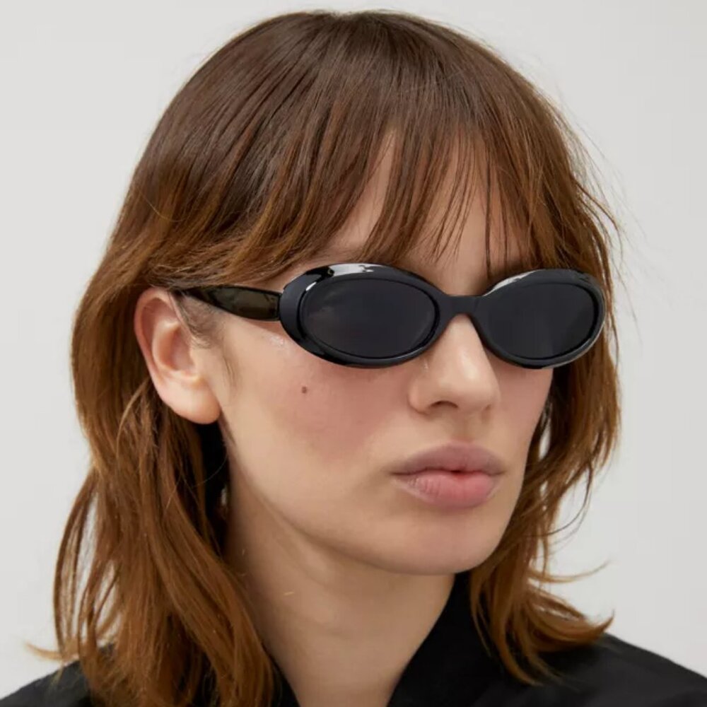 Urban Outfitters UO Mazzy '90s Plastic Oval Sunglasses Black Y2K - Picture 1 of 6